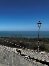 Disagi e caos dopo la frana Il governo stanzia i fondi